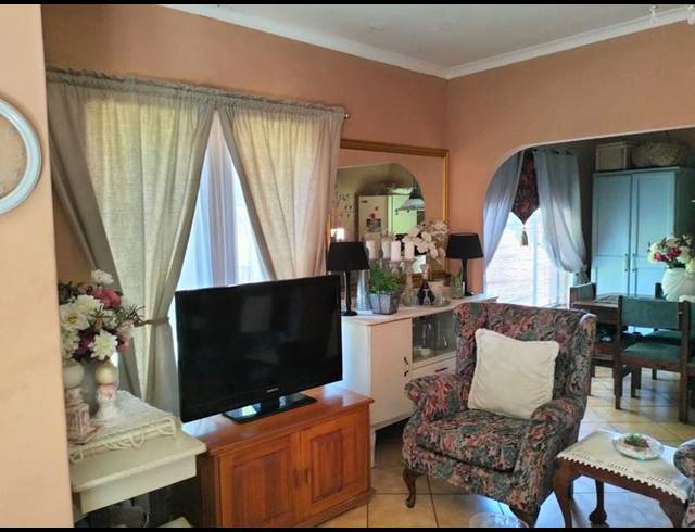 3 BEDROOM HOUSE FOR SALE IN SUIDERBERG